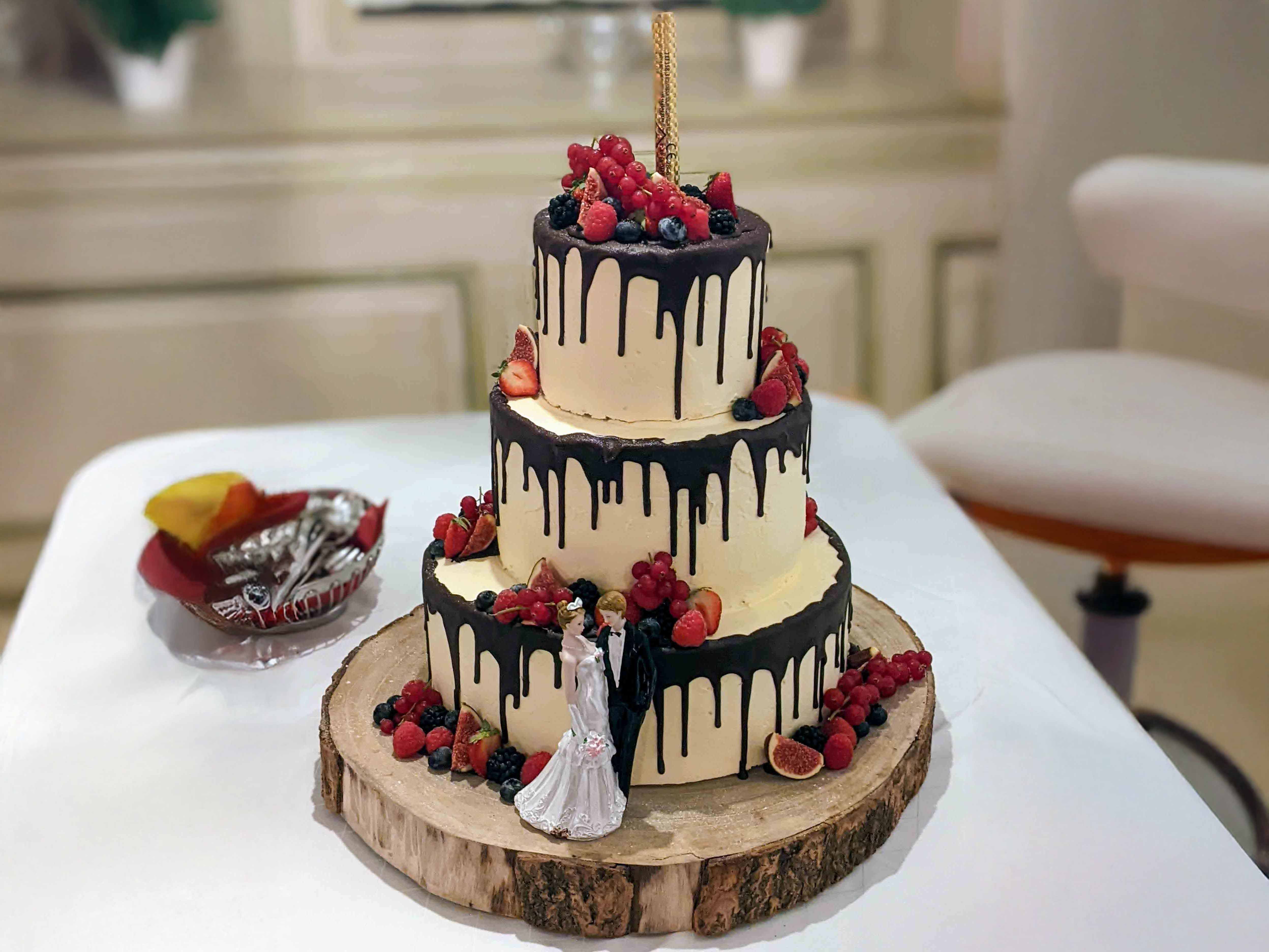 Hochzeitstorte mit Erdbeeren